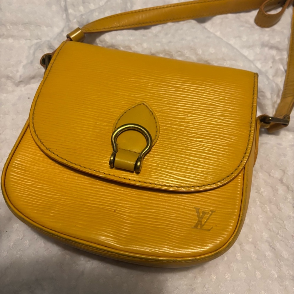Authentic. Louis Vuitton St Cloud
